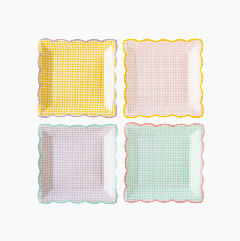 Gingham Scalloped Plates Set